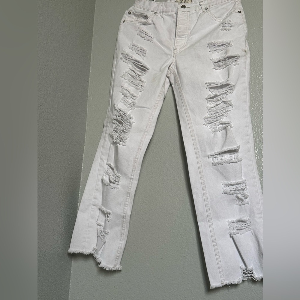 White relaxed jeans